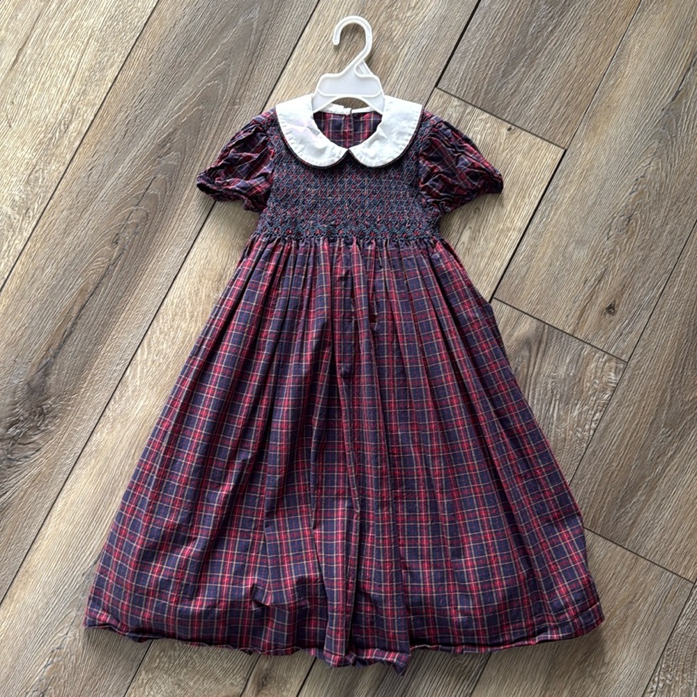 Vintage girls dress, fits like 5T. No size tag